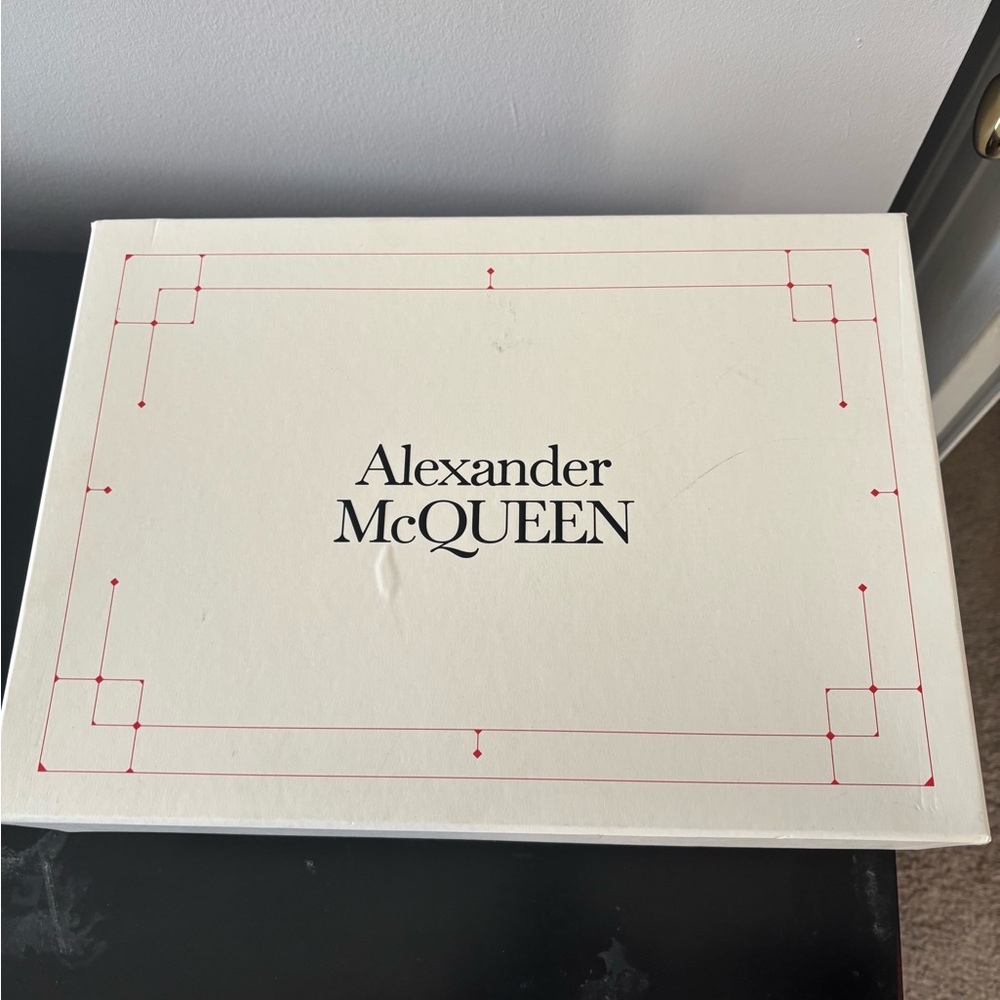 Alexander McQueen Tread Slick Low
Lace Up